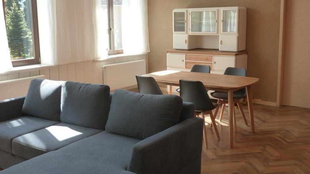 Alte Schule Lägenhet Tambach-Dietharz Exteriör bild